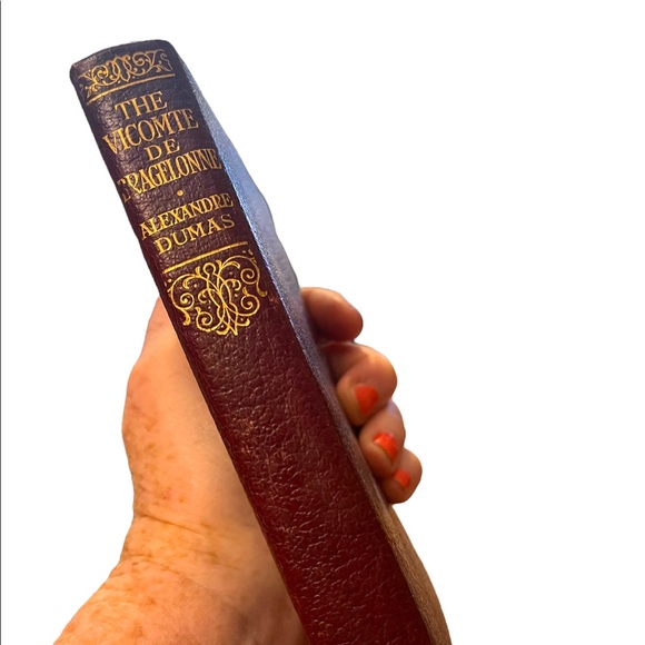 Antique 1908 THE VICOMTE DE BRAGELONNE by Alexandre Dumas-- VERY RARE--635 Pages - Picture 1 of 10